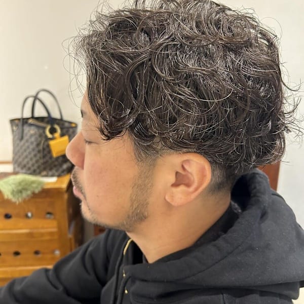 清潔感×余裕のある大人ヘア。自然に決まるメンズパーマ|NAP hair scoya