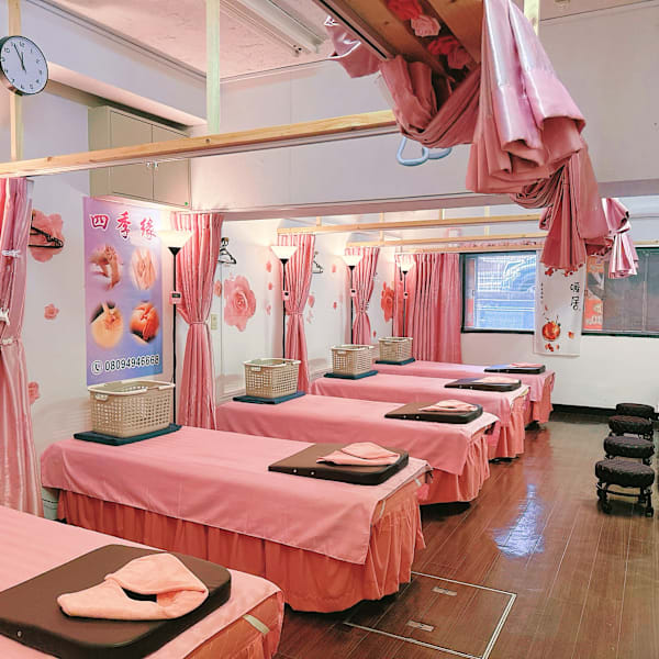 男女大歓迎。ご友人やカップルでの同時利用も可能な、至福の癒し時間をぜひご体感ください。|四季縁 栄店～もみほぐし・足ツボ ・アロマリンパオイル専門店