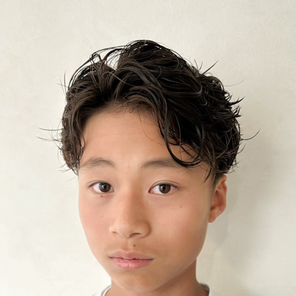 トレンドのメンズパーマで朝のセットが激変！ビジネスOKな自然な仕上がりも。|egerie