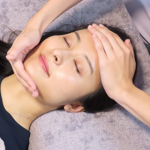 大人気★【持続する小顔調整】　表情筋引き締め　顎関節の調整　で左右差の無い美しい小顔|ヴィオーデ美容整体サロン 弘前店