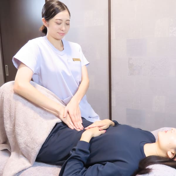 【独自メソッドの美容整体】深層から変える骨格調整で理想的な姿勢と骨盤を手に入れる。|ヴィオーデ美容整体サロン 弘前店