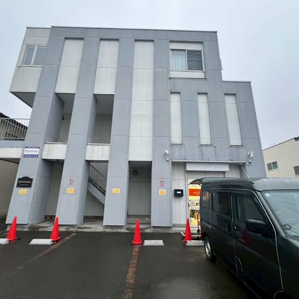 サロン外観と無料駐車場の位置の説明です♪|ヴィオーデ美容整体サロン 弘前店