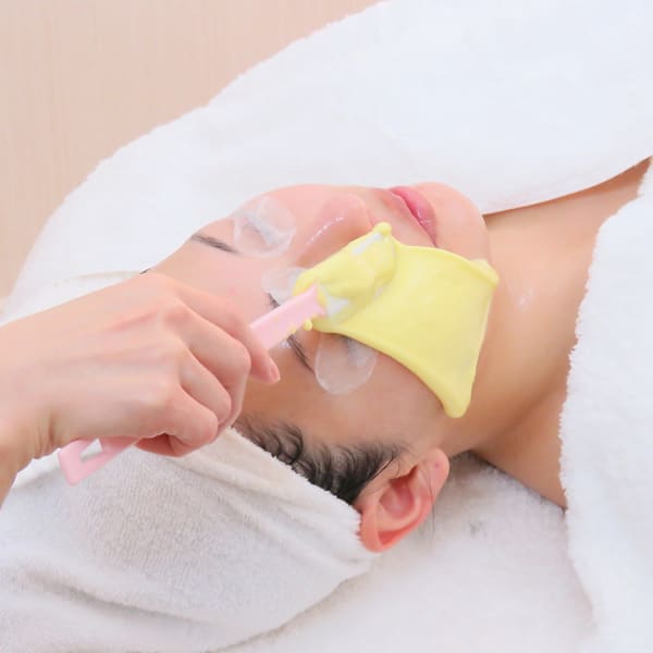 顔のくすみをケアして透明感アップ。美白ケアパックでシミ予防シミケア。|メナード宮の沢