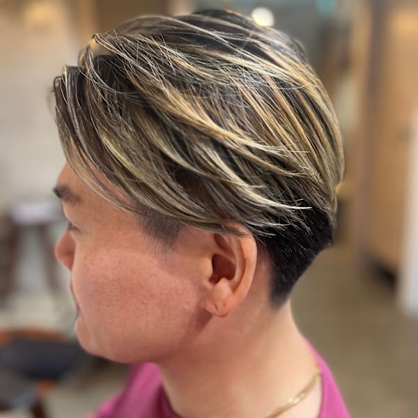 白髪も自然にぼかせる、大人のためのハイライト|ELVITA