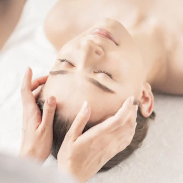 年齢を重ねた肌に、無理のない引き上げを。 45歳からの本気リフトアップフェイシャル|Rings