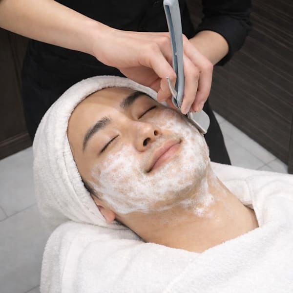 普段はお手入れしにくい眉毛・フェイスラインを整えてスッキリ男前に！|アットグラーロ名古屋大須店