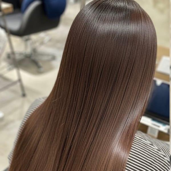 髪をケアしながらカラーリングする髪質改善カラーで毛先まで艶のある髪に|abinto 武蔵小杉 by rcid