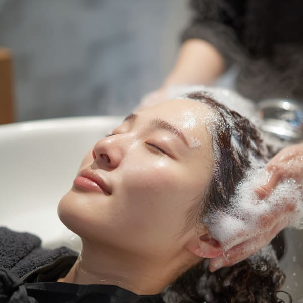 2種類のシャンプー台は首への負担を軽減!!快適かつ極上のシャンプー&ヘッドスパタイムをご提供♪|PASSION 仙台中山店