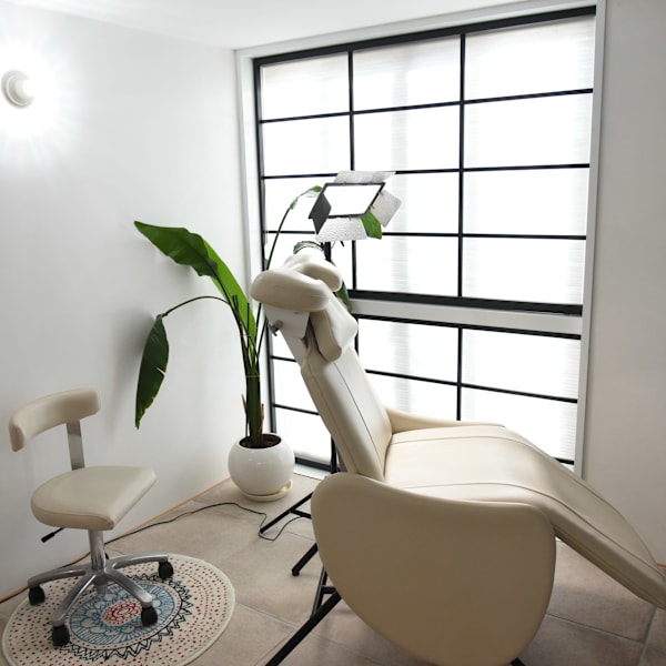 【完全個室の貸切サロン】お子様・お連れ様とのご来店も大歓迎！全メニュー贅沢ケア付で持続力も◎|Lindwurm leeway