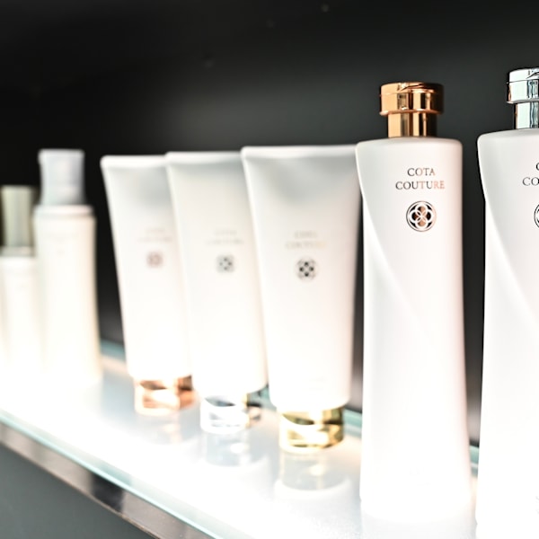 サロン専売品も、豊富に取り扱い。プロのアドバイスからより合う商品をご紹介致します。|蔵前 髪質改善サロン PinoA 個室内完結型美容院