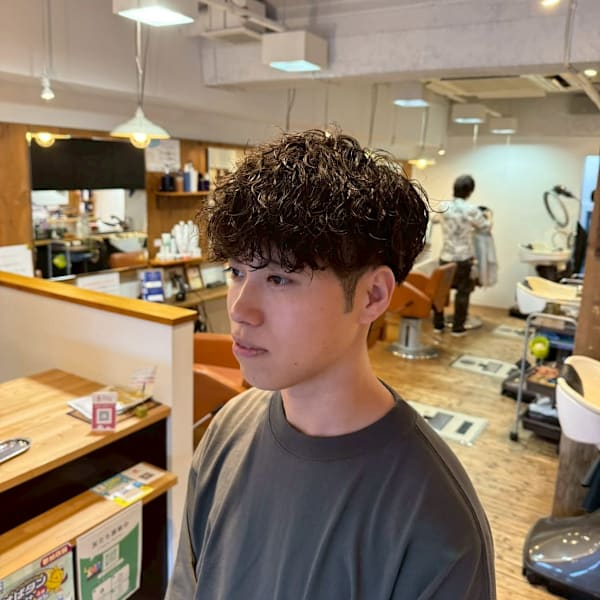 無造作なのにキマる。大人の波巻きパーマ|hair balu balu