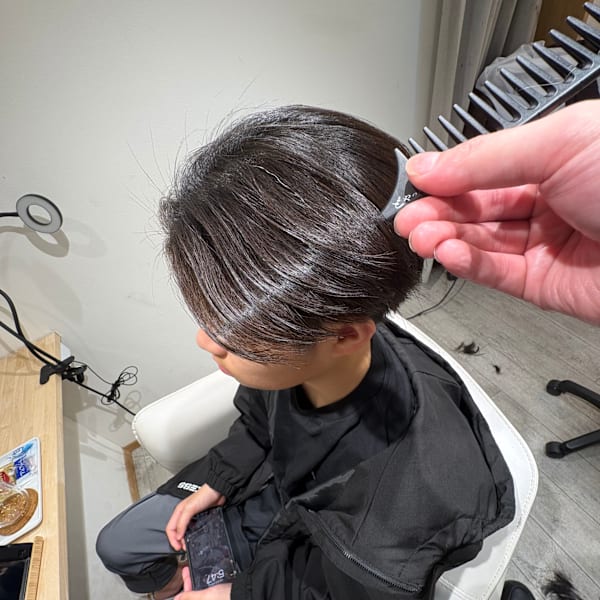真っ直ぐすぎない、動きのあるメンズ縮毛矯正。自然にキマる新定番。|LoreAirl【ロアエイル】