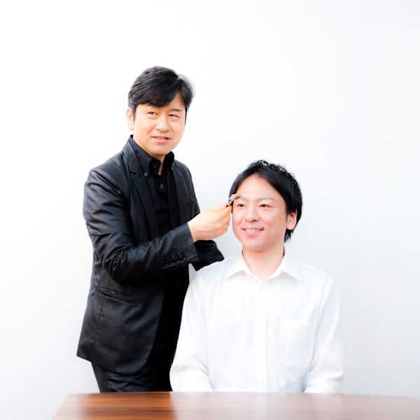 顔の印象を劇的に変える「精密眉」と「ビジネスメイク」。名刺交換で差がつく細部ケアも|メンズビューティスタイル　インスティチュート　恵比寿・代官山