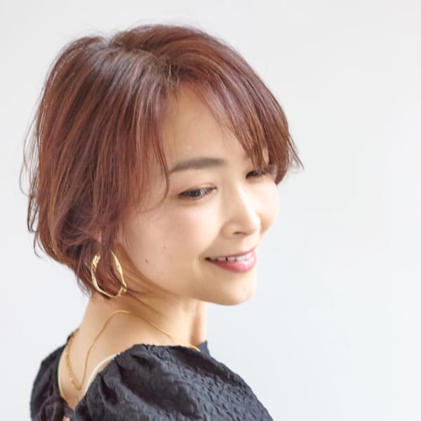 【大人女性の似合わせカット】品よく若々しいショート・ボブスタイルをご提案|Ash 下北沢店
