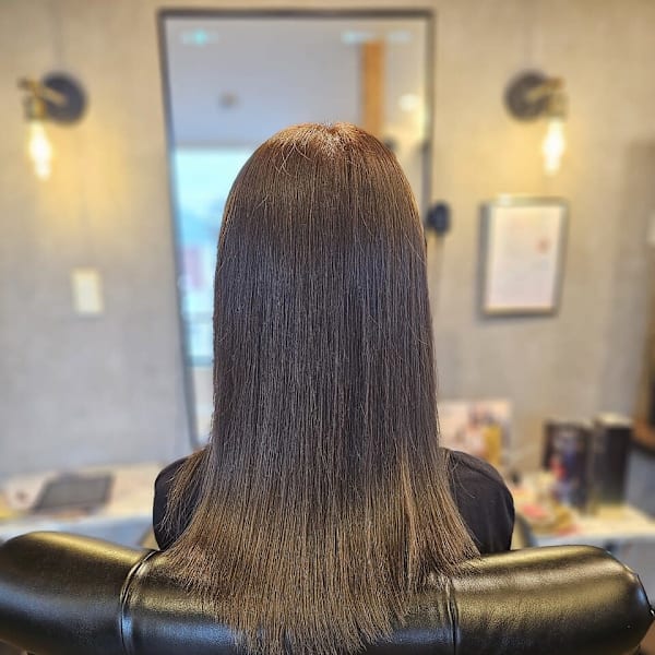 うねり・広がりを自然に整える、大人女性の髪質改善ストレート|Charites