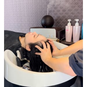 シャンプー台　美容室　ヘッドスパ ヘッドスパが得意な渋谷のヘアサロン3選！資生堂スパや夢心地の
