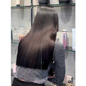 髪の輝きを極限まで引き出す”失われたツヤと柔らかさを取り戻そう☆最