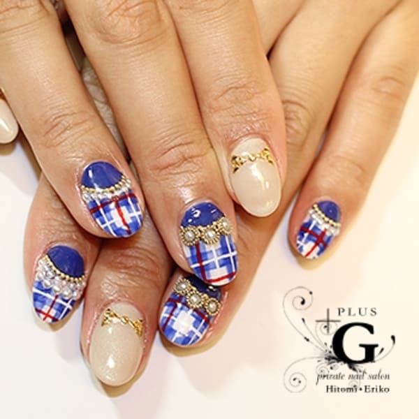 イングリッシュチェックとレースビジューでガーリーネイル