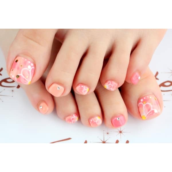 初回オフ無料]￥6980定額デザインフットネイルコース★フットバスケア込み★