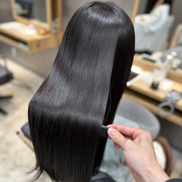 【ノンダメージサロンでしか出来ない】ホリスティック縮毛矯正 + 美潤トリートメント