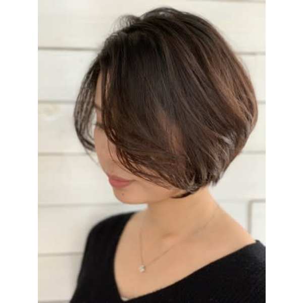 大人可愛い前髪なしショートボブ