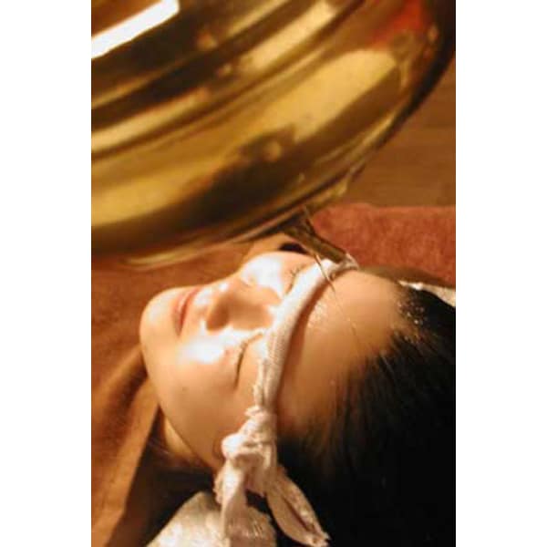 C・シロダーラ・コース150分(カウンセリング・お茶・シャワーなどのお時間別途+６0分）