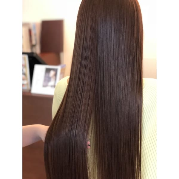 くせ毛 うねりの悩みを解決 徹底的にダメージを抑えた縮毛矯正で憧れ美髪へ縮毛矯正ストレートが得意 Fullbright 心斎橋 堺筋本町 南船場 フルブライト のこだわり特集 美容院 美容室を予約するなら楽天ビューティ