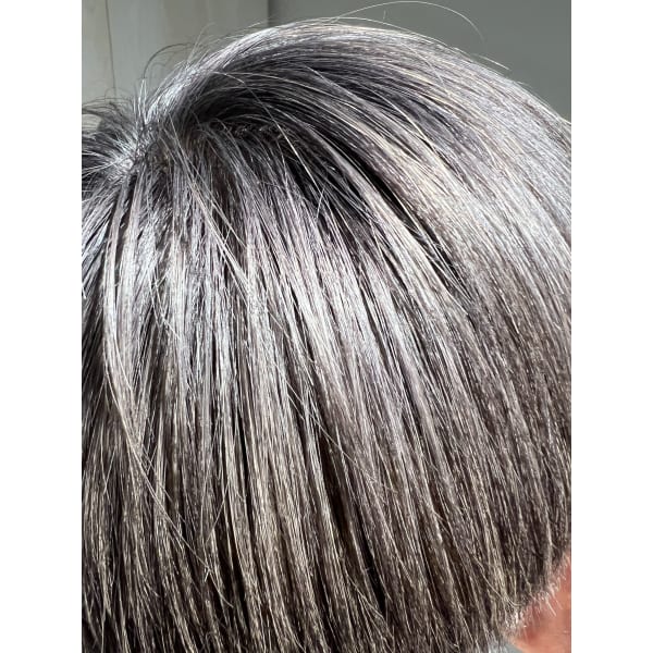 外国人風プラチナアッシュ