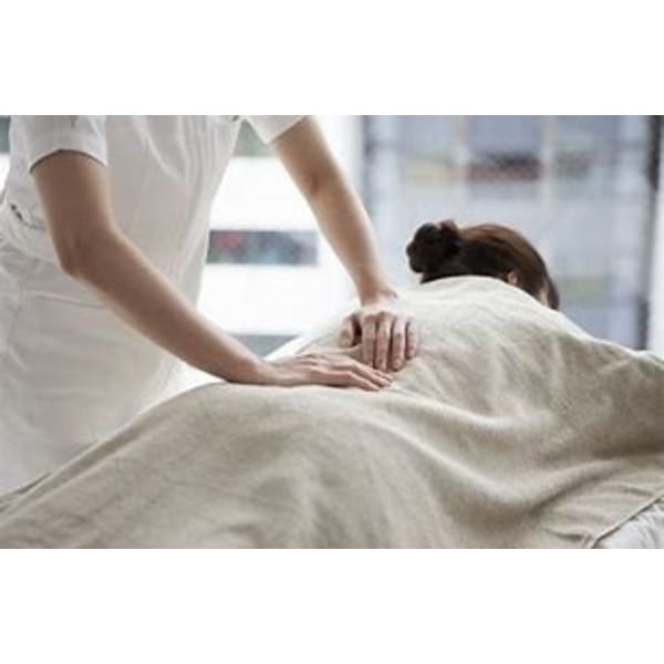 漢源オイルで悩み対応揉みほぐしorエステ:45分6800円、60分8800円