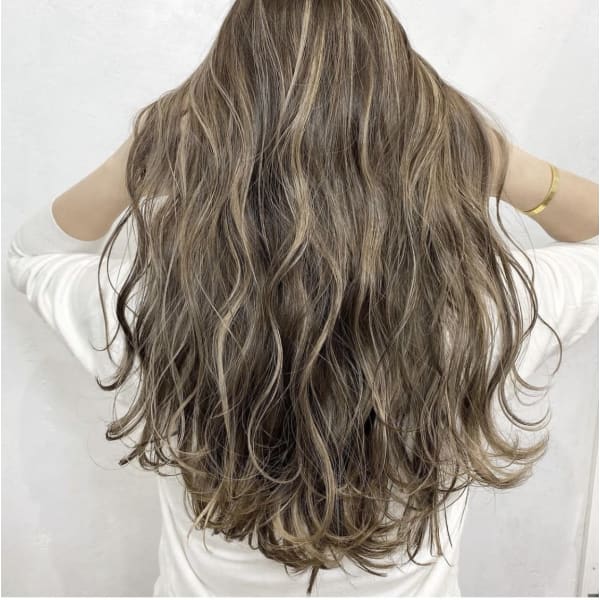 今流行りハイライトカラーなら『LUFE by KENJE』にお任せ下さい 