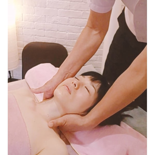 ★【一番人気】☆癒しの女性１００分オイルマッサージ＆リンパドレナージュ対応（男性セラピスト担当）