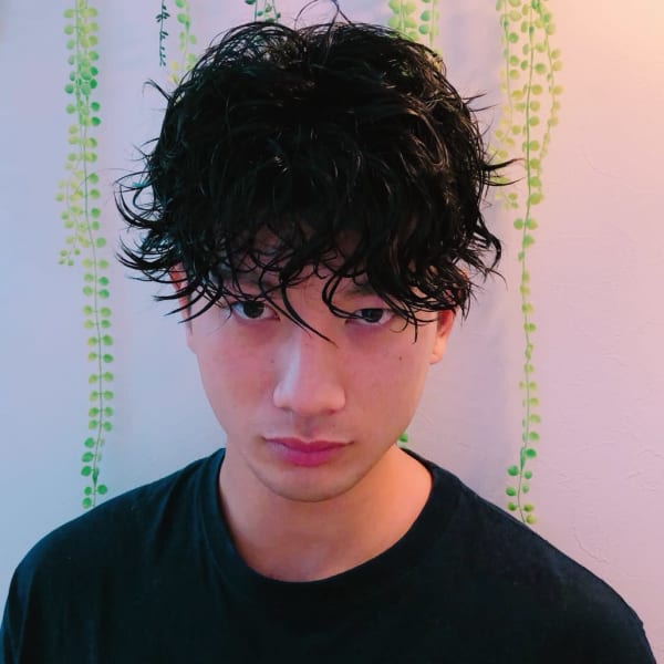 【スパイラルパーマ+カット】直毛から動きのあるスタイルへ! ■シェービング別途(¥1000)