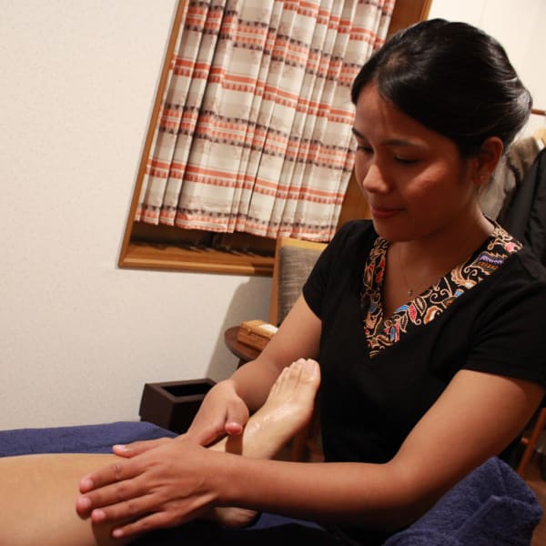 【ネット割】フット&ボディーオイルマッサージ(70分+足湯)【¥6000→5000】