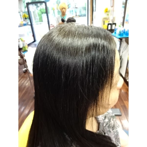 低刺激・低ダメージ・弱酸性ウォーターカラー（根元伸びた部分3センチまでリタッチ）＋カット