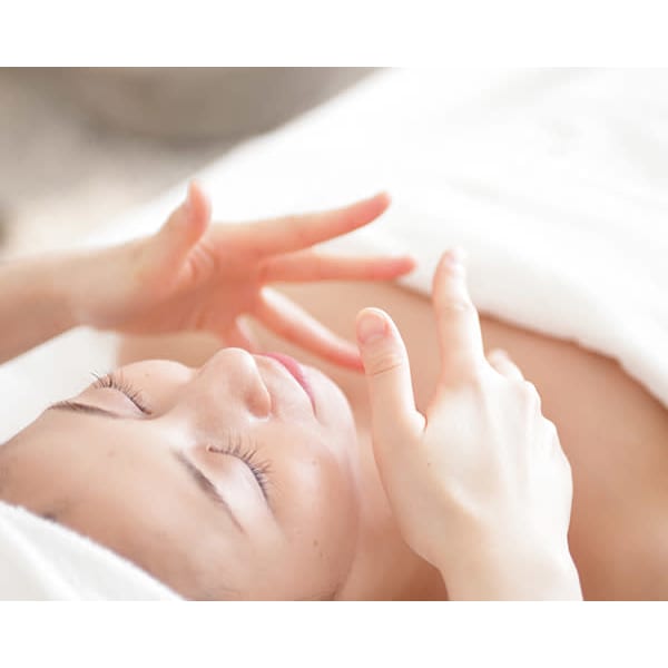 驚くほどの透明感へ☆白肌フェイシャル体験コース￥11000→￥5500