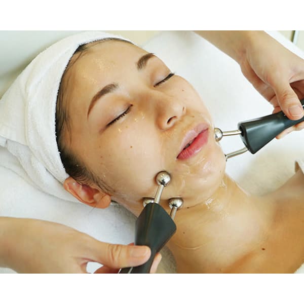 【男女OK】小顔フェイスビートダンス体験コース　￥13200→￥5500　スピード小顔ならこれ！