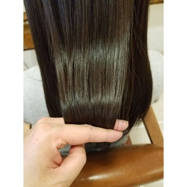 【驚きの艶とナチュラルストレート】カット＋縮毛矯正＋フッ素コートトリートメント　