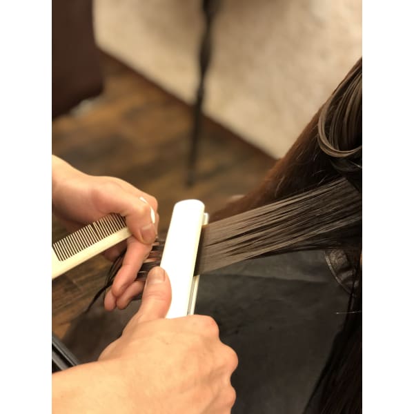 【髪質改善ストレート】カット、艶グロスストレート、薬液除去付き!※ダメージ毛の方にもオススメです