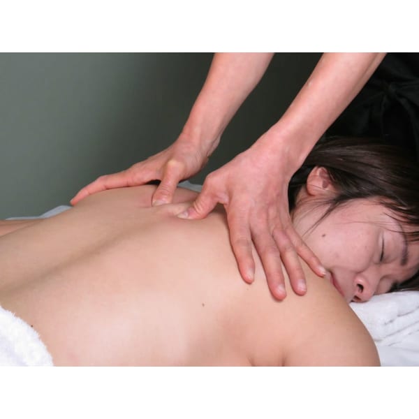 新規のみ「人気!!首・肩コリ・頭痛に」アクティブトリートメントクイック上半身