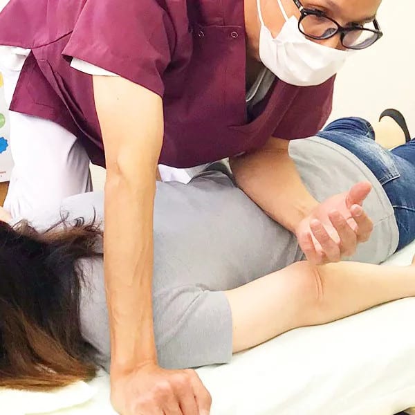 【慢性的な腰のハリや疲れでお悩みのあなたへ★】原因から改善！腰と姿勢のダブルケア