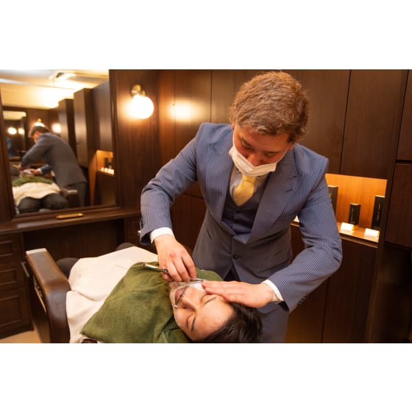 【男性限定】 理容学校の教科書のモデルとなった、こだわりのシェービングメニュー