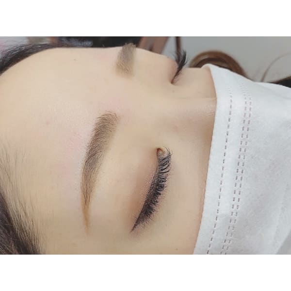 【初回】アイブロウWAX脱毛(眉ケアトーリトメント込)￥6000→￥5400