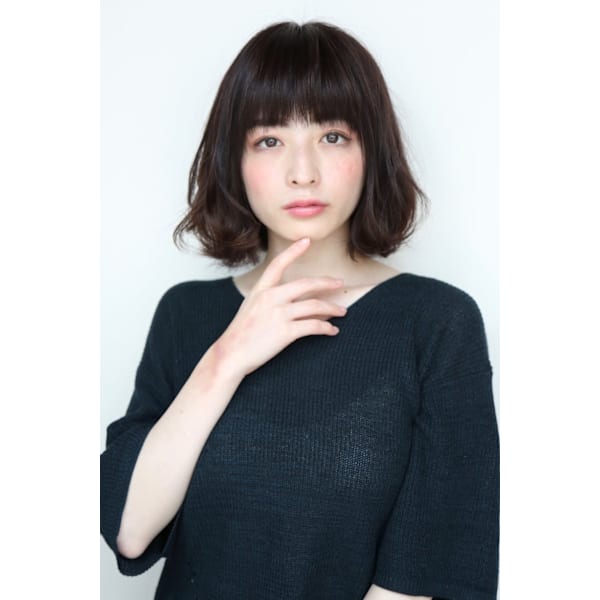 暗髪ミディアムボブ