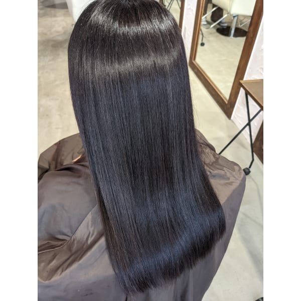 【艶髪】プレミアムオイル矯正＋カット　￥15400～