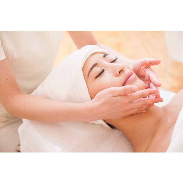 【毛穴・美白ケア】大人気！毛穴×美肌フェイシャル体験￥11000→￥5500