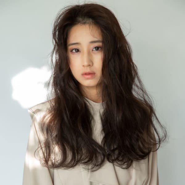 【低ダメージの薬剤でしっかりかかる】　カット＋パーマ　