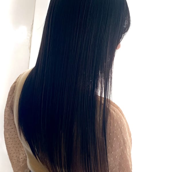 【柔らかいツヤツヤストレートで朝がラク♪】縮毛矯正