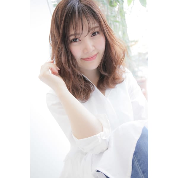 【美髪再生パーマコース】髪の傷みを補修しながら、柔らかなウェーブとツヤのある髪に仕上げます。