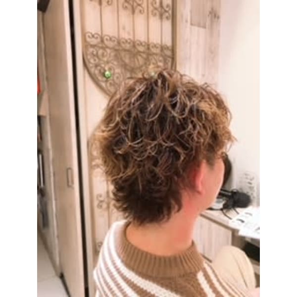【男性にオススメ】カット＋1/2ハーフパーマ＋クイックスパ　¥11000（EARTH新宿御苑前店）