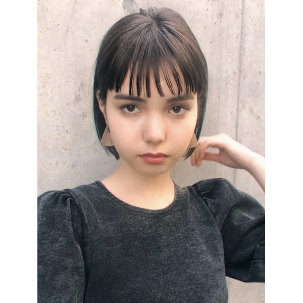 洗練された雰囲気漂う大人ミニボブ LYON CHIEMI